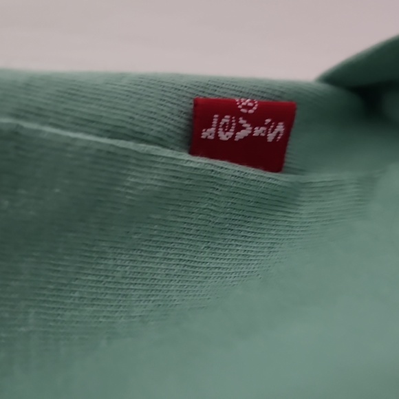 Men's Levi's California tank top.  Graphics on back - Picture 3 of 6